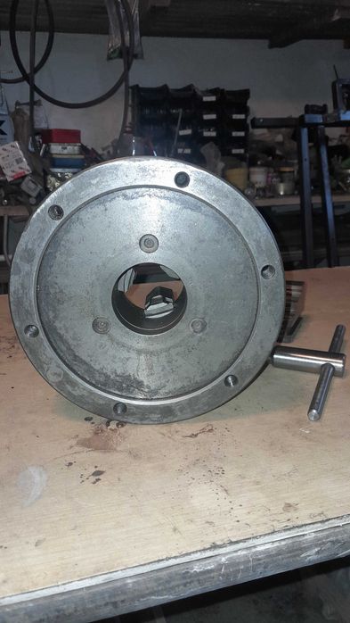 Uchwyt tokarki 200 mm