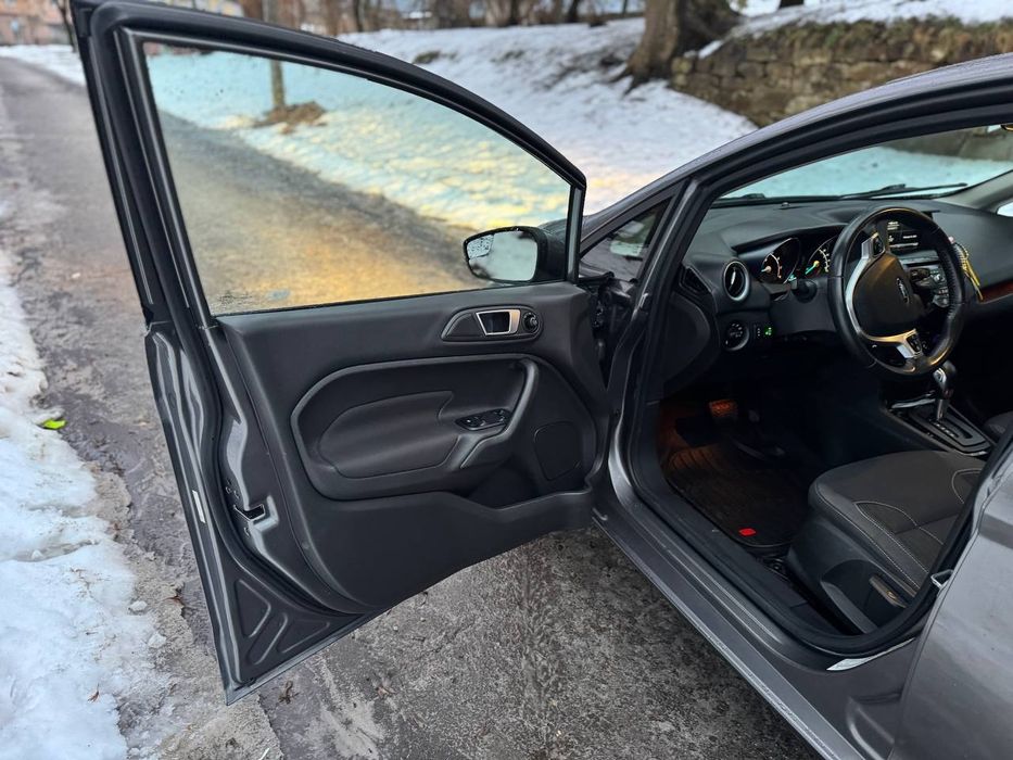 FORD FIESTA 2013 рік