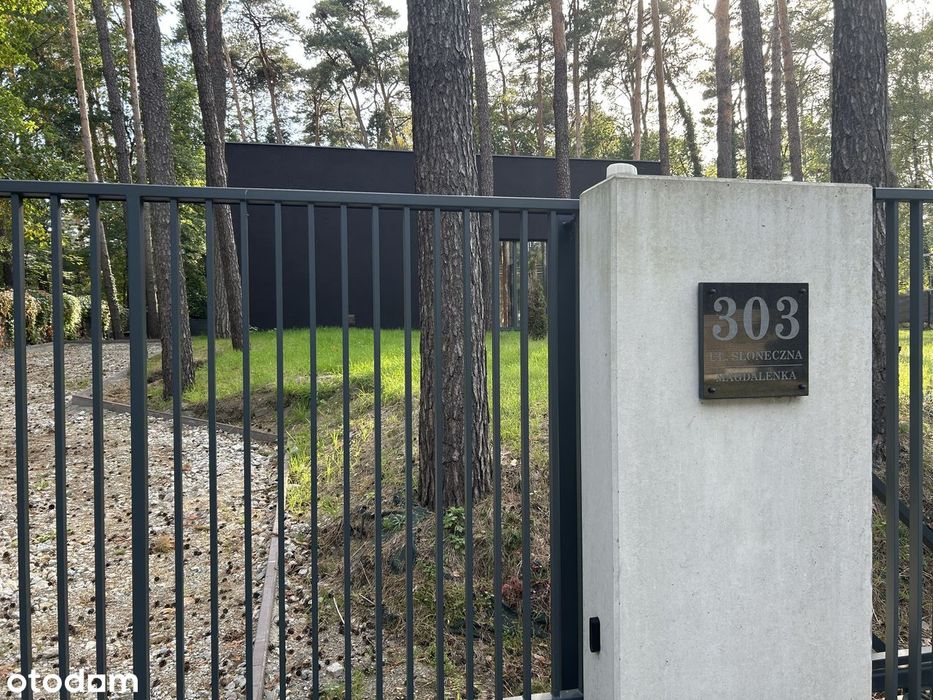 DOM Z PODCIENIAMI autorski projekt modernistycznego domu w Magdalence