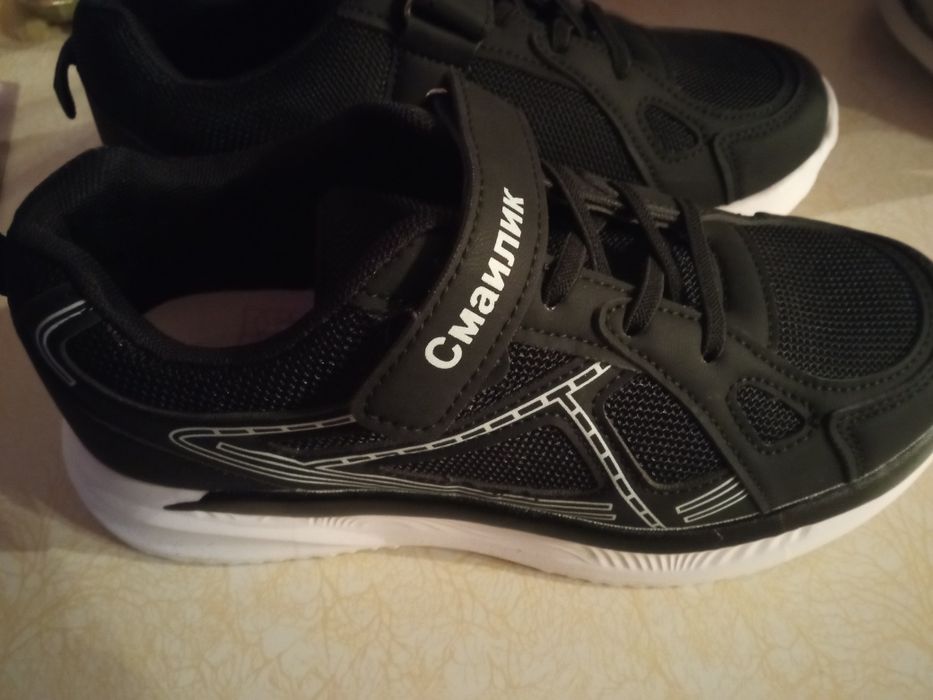 Продам кросівки нові, літні. Розмір 37