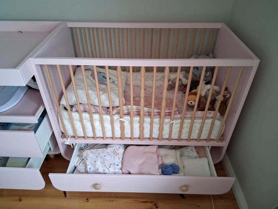 Łóżeczko z szufladą i materacem + komoda z przewijakiem i matą IKEA