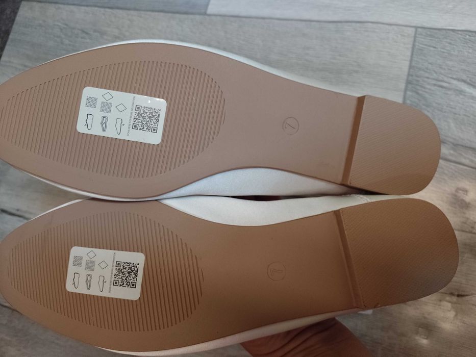 (40) ASOS) Kremowe baleriny wieczorowe z Londynu, NOWE