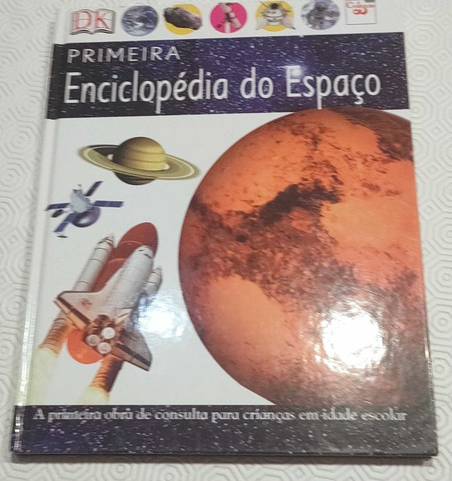 Livro Primeira Enciclopédia do espaço