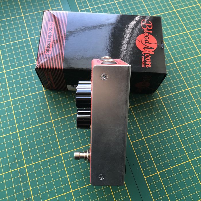 Vendo/troco Pedal TC Electronic Blood Moon Phaser