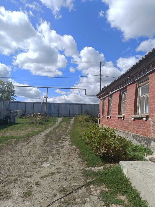 Продам 2 кімнатний будинок з великою земельною ділянкою (р-н 8 школи)