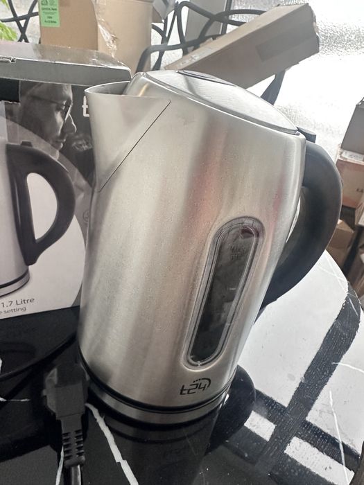 Czajnik elektryczny z regulacja temperatury