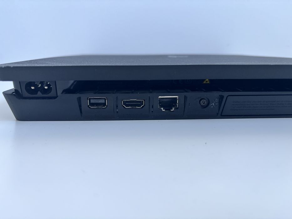 Playstation 4 slim + kontroler + gta 5