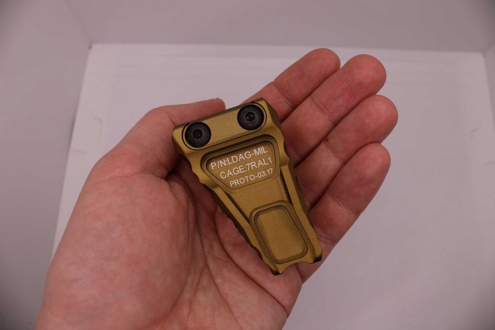 Компактна передня ручка-упор  перенесення вогню LDAG