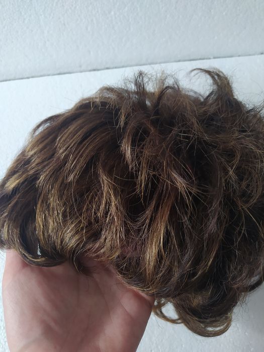 Peruka krótka ciemny brąz pasemka