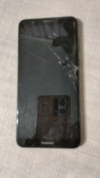 Телефон Huawei на запчастини