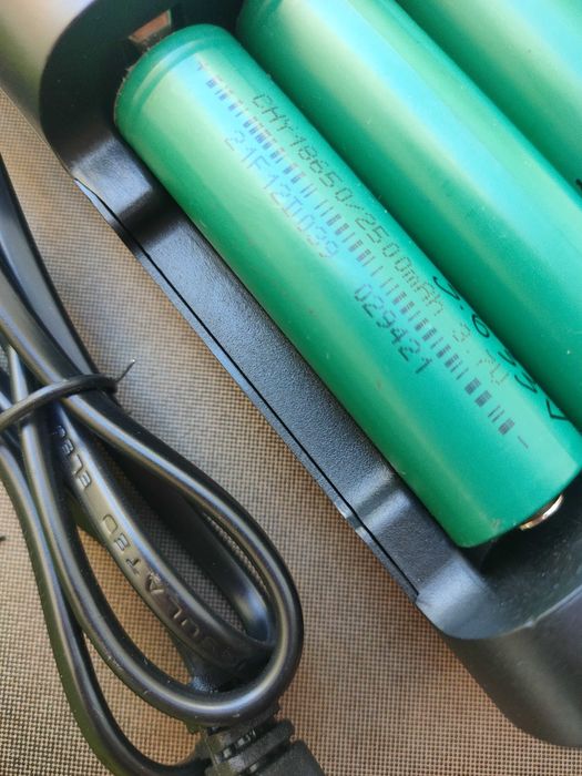 Lithium Battery Charger with 10 Slots64729761258882122