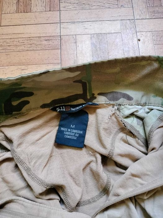 Combat-Shirt e Luvas