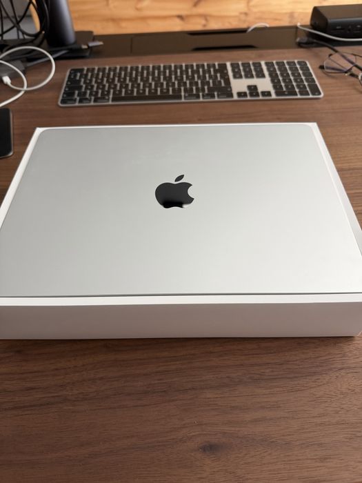 Apple MacBook Air 13, 10-rdzeniowy procesor M4, RAM 24 GB, dysk 512 - Srebrny