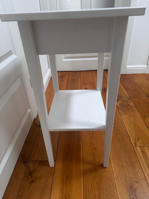 Biały stolik nocny - Ikea, seria Hemnes