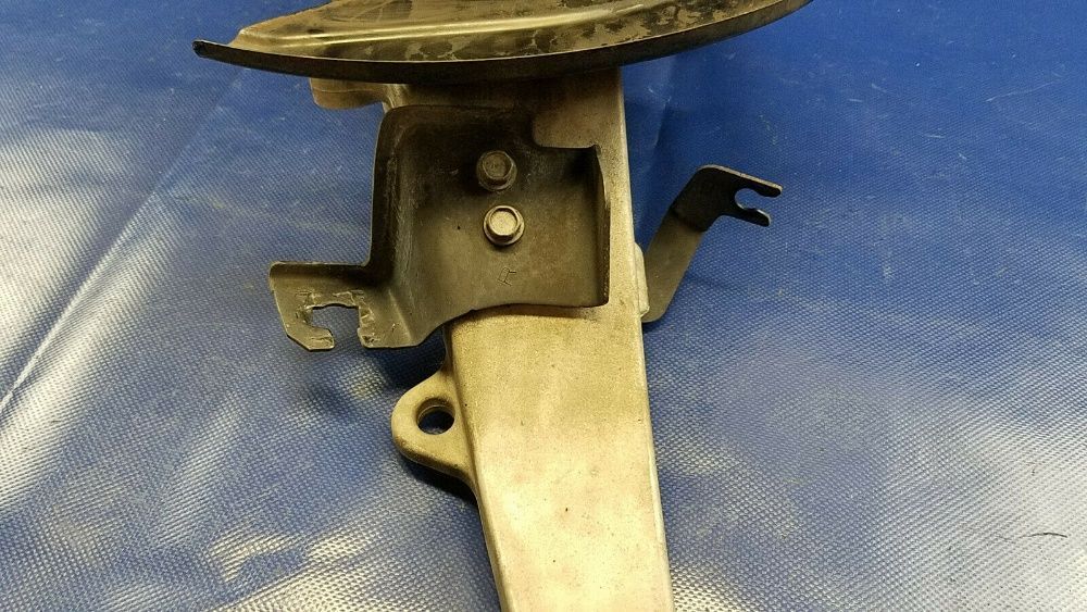 Кулак правый и левый INFINITI EX35 G37 Q50 Q70 Q70L цапфа 350Z nissan