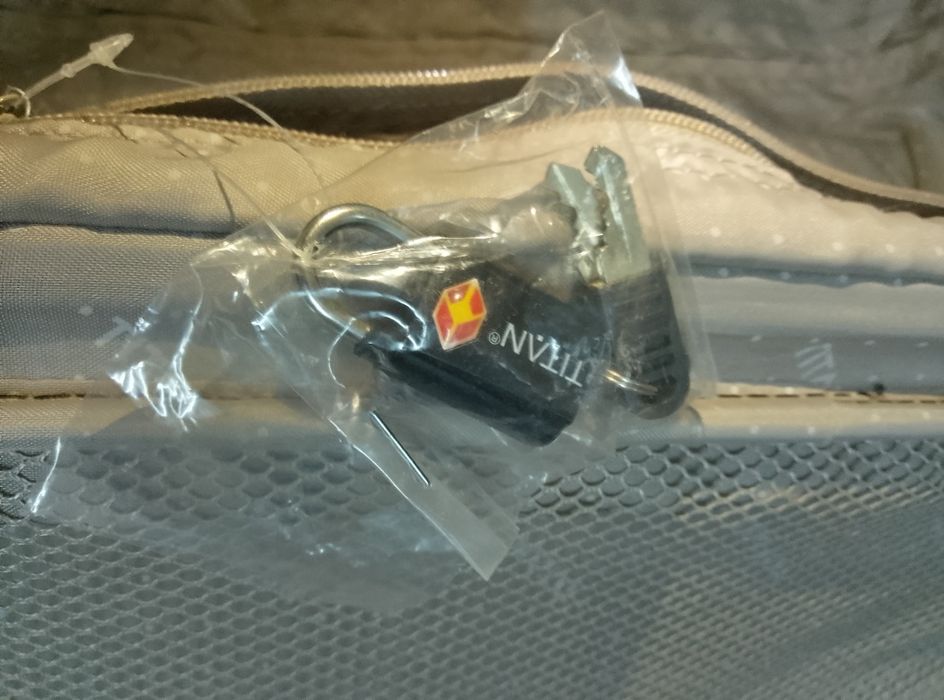 Walizka podróżna kabinowa TITAN 50x35x20/25 cm