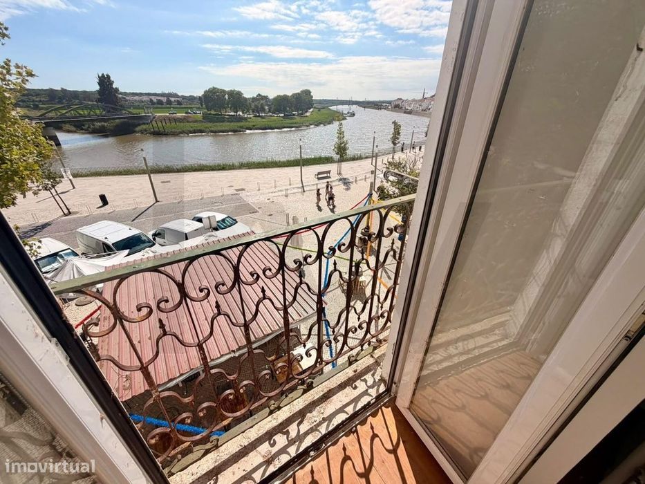 Imóvel em Alcácer do Sal,  que foi divido em dois apartamentos, com vi