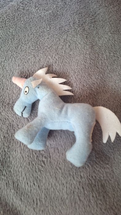 mini maskotka jednorożec