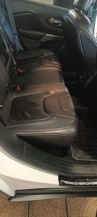 обменяю или продам джип чероки кл