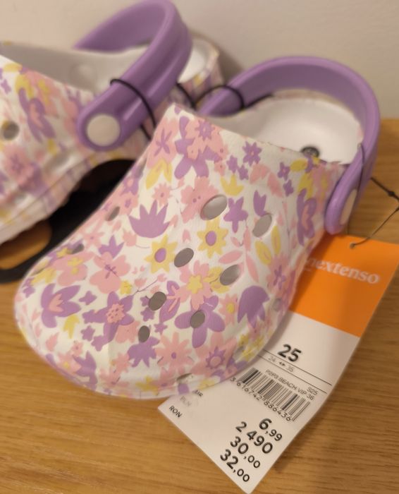 Sandálias tipo Crocs Novas