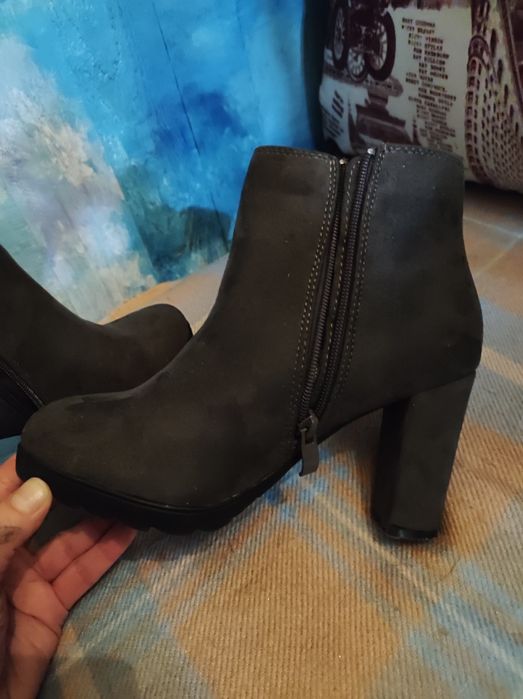 Получобітки замшеві на підборах