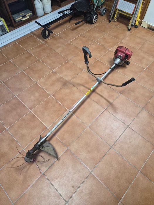 Roçadora Honda a gasolina com guiador