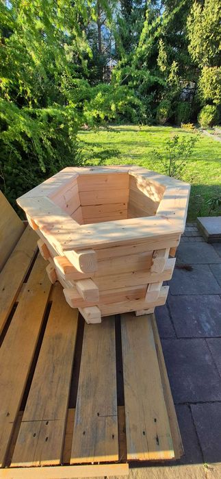Solidna Drewniana Donica Ogrodowa – Sześciokątna (Handmade)
