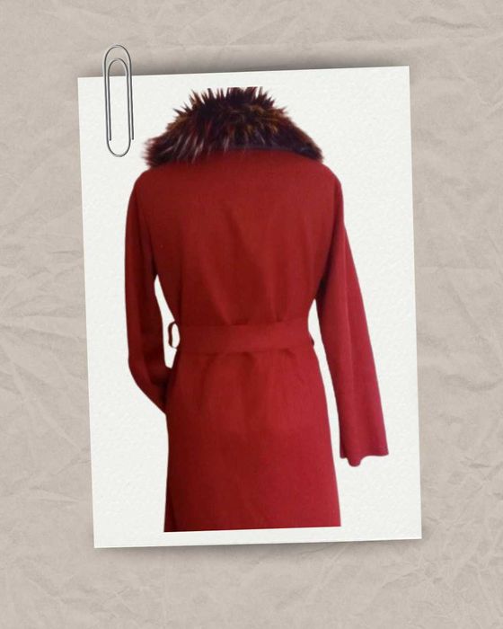 Casaco com Pelo na Gola em Bordeaux - Tamanho L