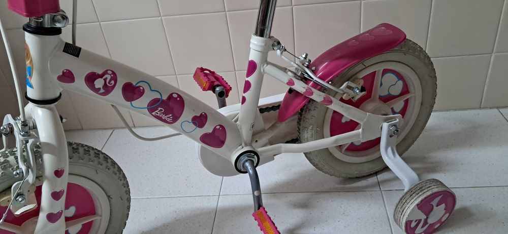 Bicicleta menina Barbie, em bom estado