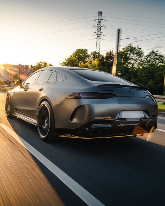Wynajem Mercedes-AMG GT 63s V8-wypożyczalnia samochodów