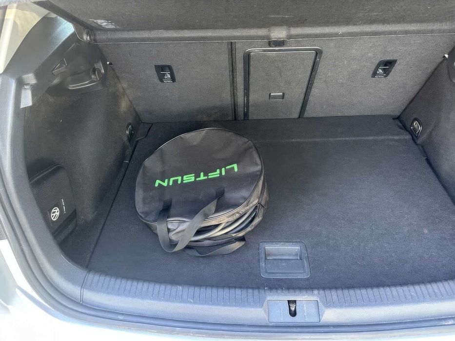 Volkswagen E-Golf      2016
