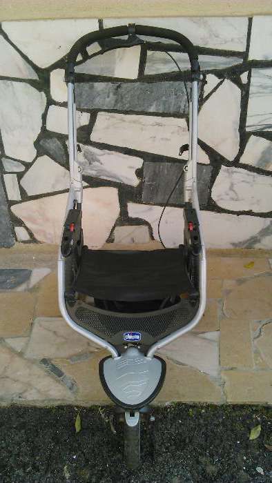 Impeccable-condition Chicco three-wheel stroller frame423209019963484161