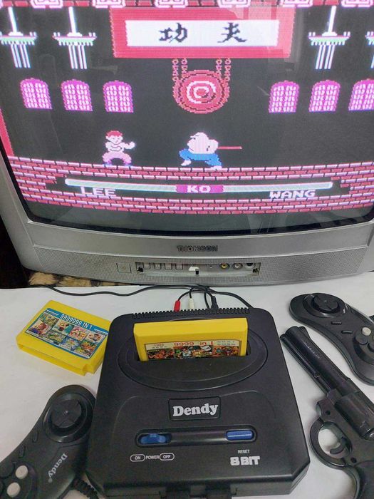 Ігрова приставка денді відмінний стан в коробці з іграми маріо танки.