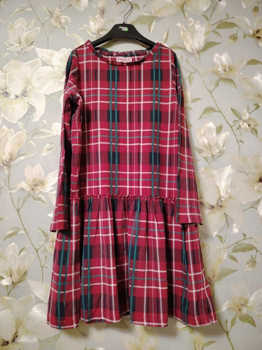 Платье девочке 8-10л 140рр в клеточку краснт зеленую Новы год