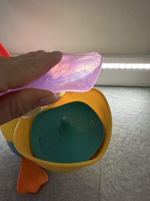 Продам іграшку каталку «Пелікан» + подарунок