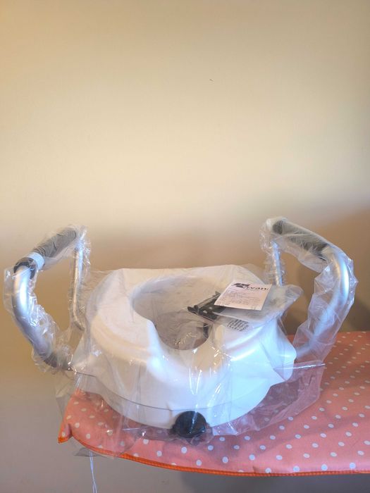 Alteador de sanita com fixação frontal