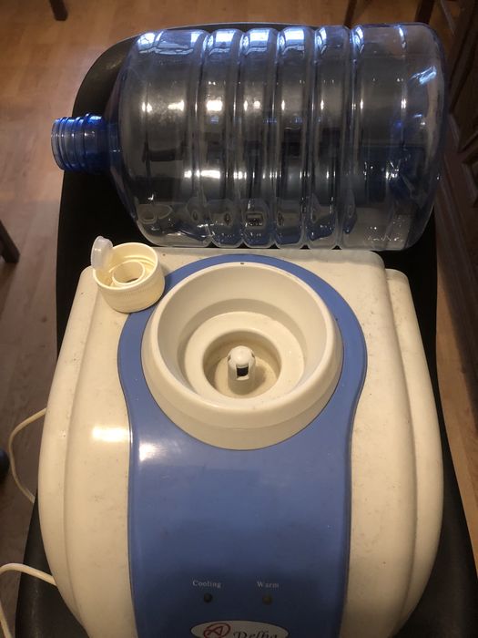 Dispensador de água eléctrico.