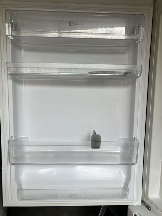 Холодильник Whirlpool .