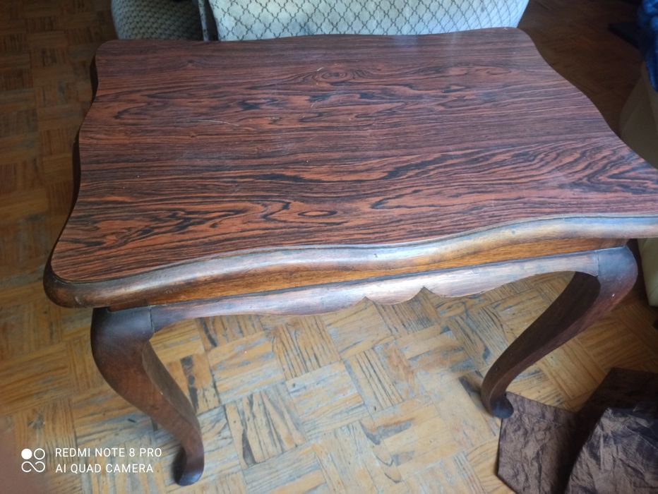 Mesa de madeira pequena