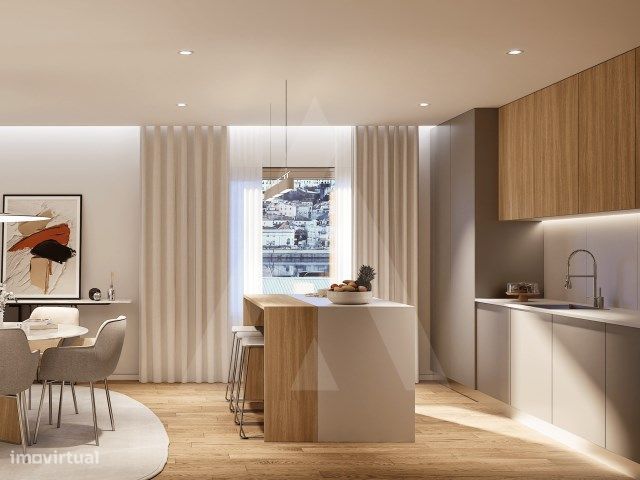 Apartamento T2 com varanda e l. estacionamento em Coimbra