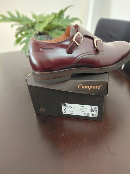 Sapatos  novos em caixa