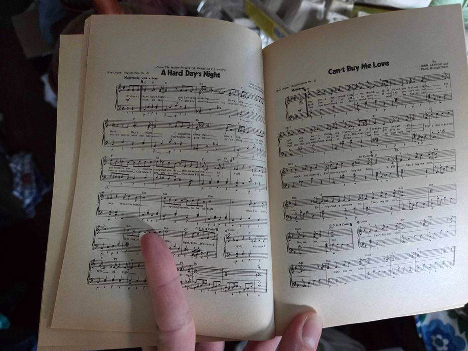 Книга "The BEATLES Songbook" з нотами та перекладом