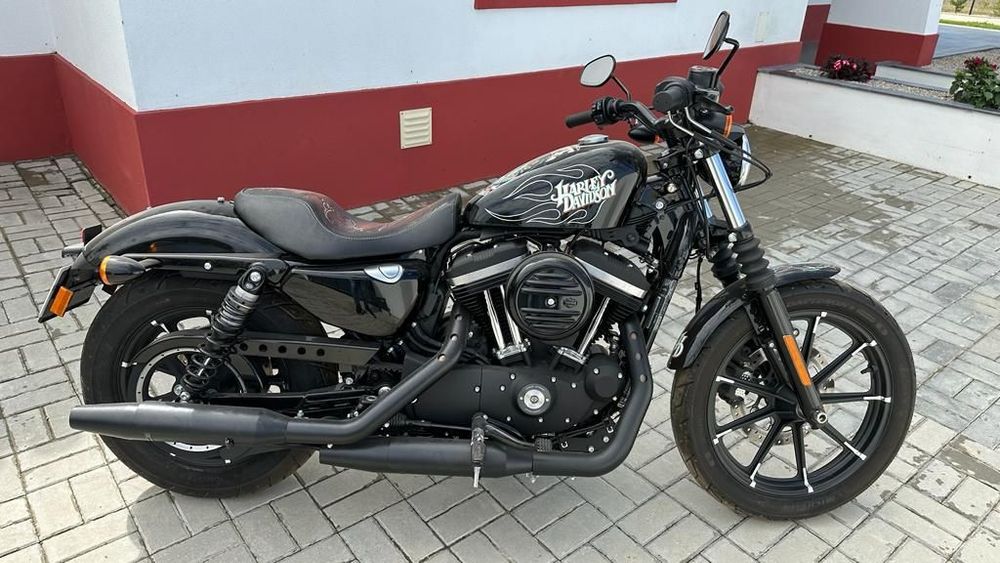 Harley-Davidson 883