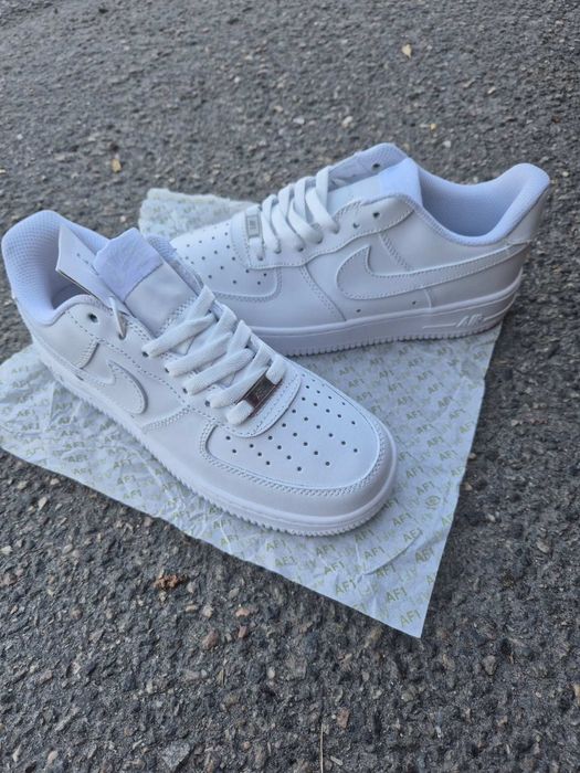 Кросівки NIKE AIR FORCE 1 LOW розмір 39