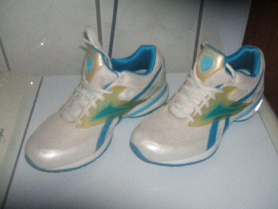 buty reebok damskie 39 . stan idealny !!! sportowe