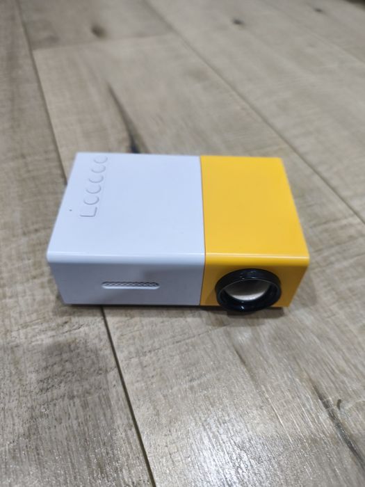 Projektor HDMI jak nowy