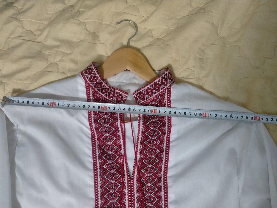 Вишиванка 2 шт та джинси нові