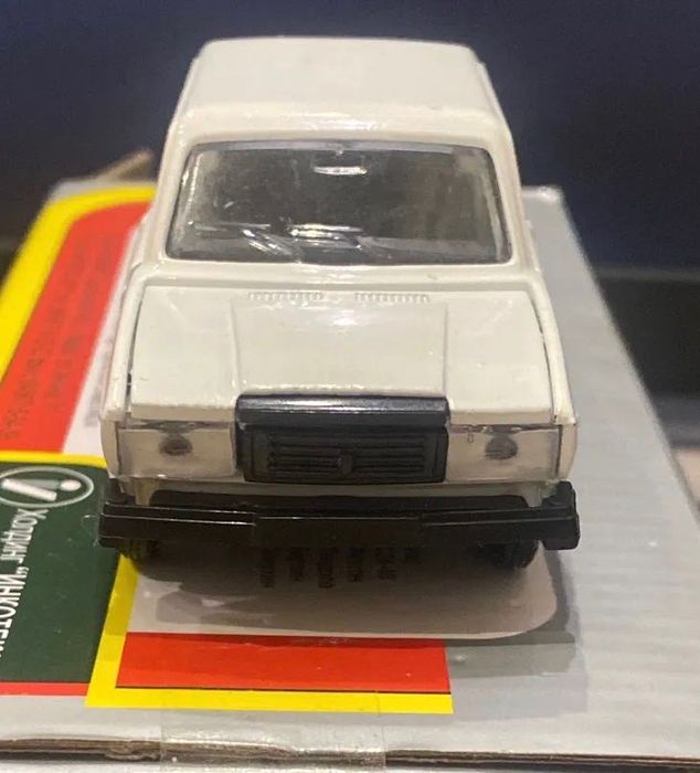 Машинка жигули 2107  1:43 масштабная