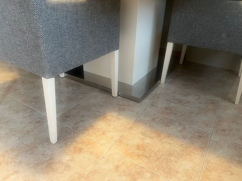 Mesa de vidro com 4 cadeiras da Las Kasas