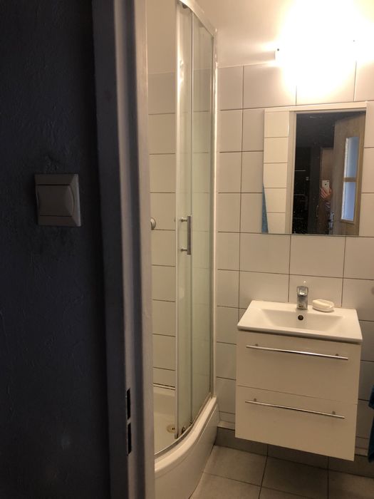 Pokoj jednoosobowy w mieszkaniu 4-pokojowym z balkonem